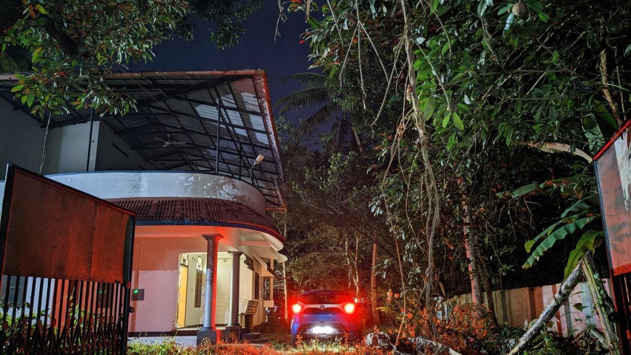 Islandstay-A Riverside Property كولاّم المظهر الخارجي الصورة